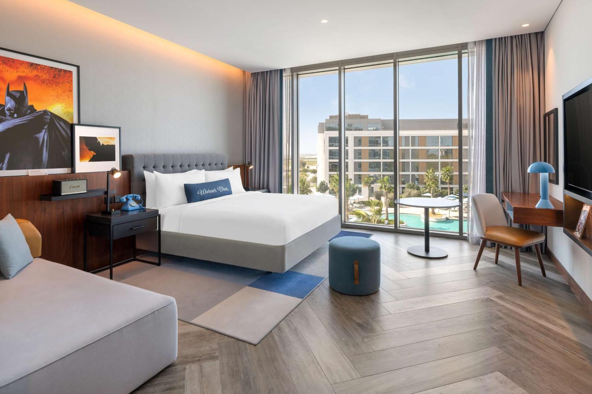 The Wb Abu Dhabi, Curio Collection By Hilton Hotel Exterior photo Deluxe Pool View