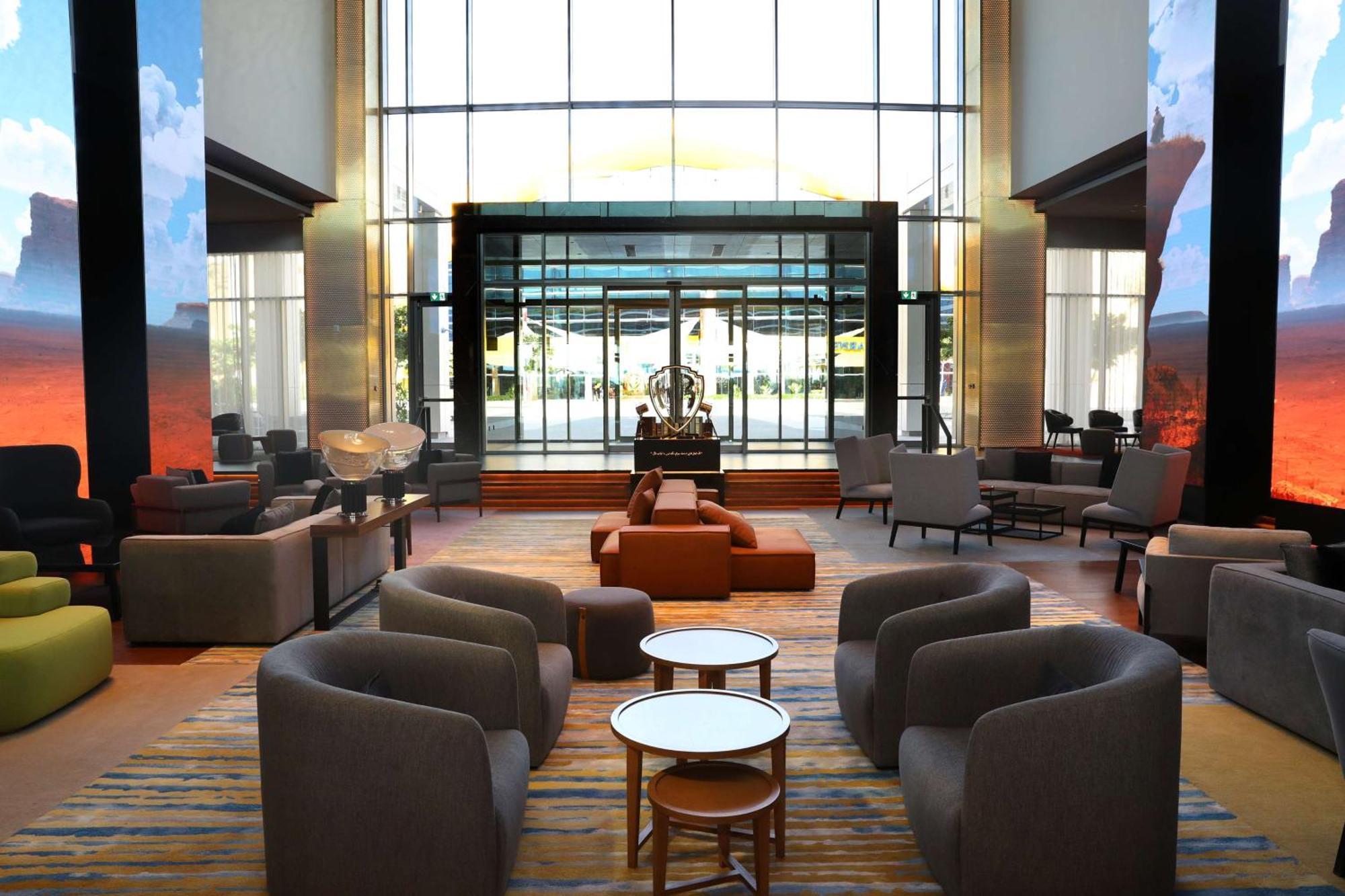 The Wb Abu Dhabi, Curio Collection By Hilton Hotel Exterior photo The lobby of the hotel