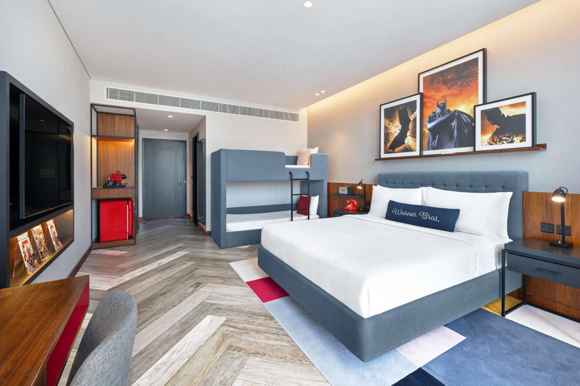 The Wb Abu Dhabi, Curio Collection By Hilton Hotel Exterior photo Deluxe Family Room